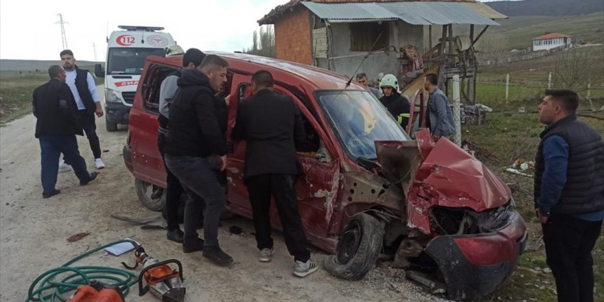 Kütahya'da trafik kazasında 4 kişi yaralandı