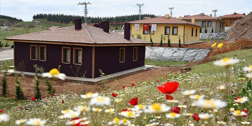 Nurdağı'nda köy tipi kalıcı afet konutlarına depremzedeler yerleşmeye başladı