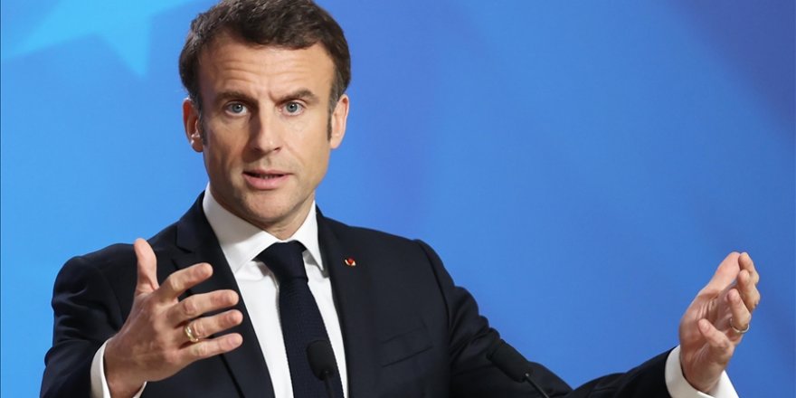 Macron'un ikinci dönem cumhurbaşkanlığının ilk 1 yılı krizlerin gölgesinde geçti