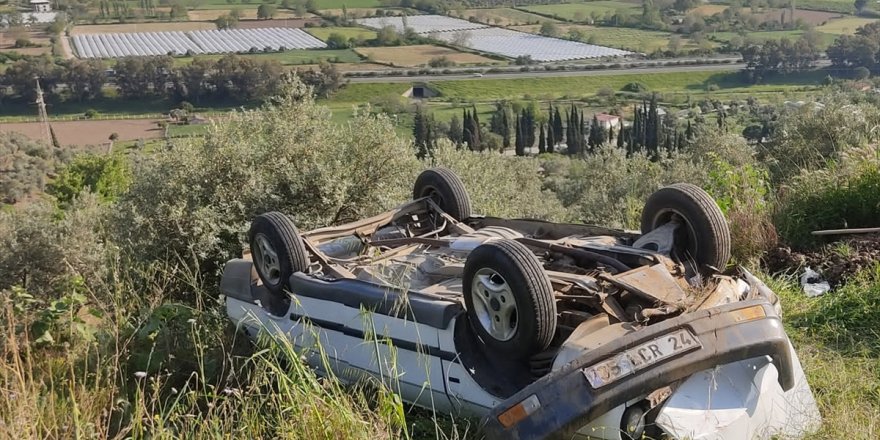 Aydın'da devrilen otomobildeki 3 kişi yaralandı