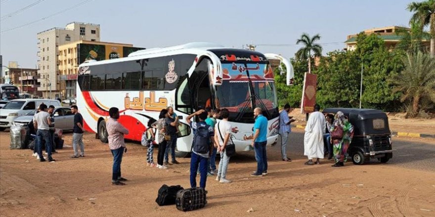 Sudan'dan 1600'ü aşkın Türk vatandaşı otobüslerle Etiyopya'ya taşındı