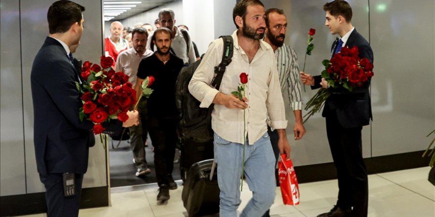 Sudan'dan tahliye edilen vatandaşlar Türkiye'ye döndü