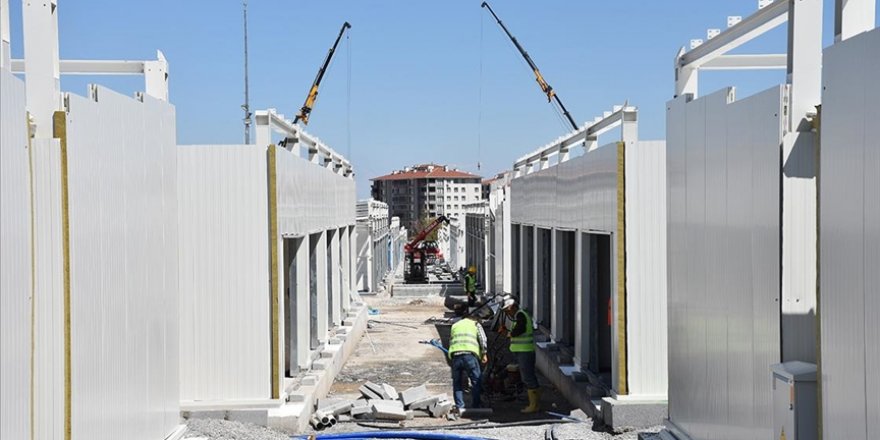 Malatya'da depremzede esnafa binin üzerinde konteyner iş yeri teslim edildi