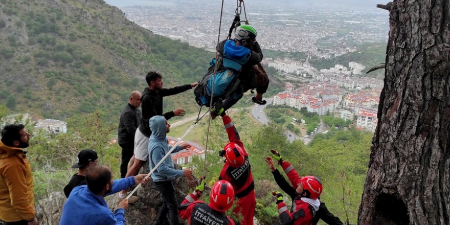 Fethiye'de rüzgarda sürüklenen yamaç paraşütçülerine ve beraberlerindeki yolculara ulaşıldı