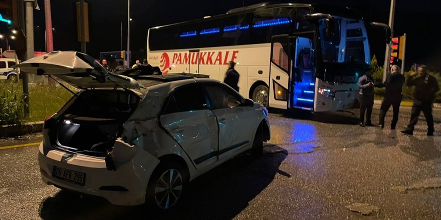 Aydın'da yolcu otobüsü ile otomobilin çarpışması sonucu 5 kişi yaralandı