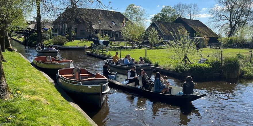 Hollanda'nın araba yolu olmayan köyü: Giethoorn