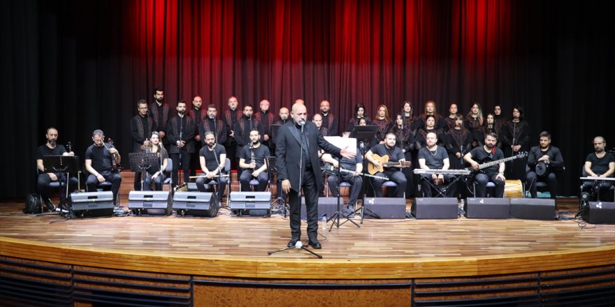 Depremde 7 üyesini kaybeden Antakya Medeniyetler Korosu Denizli'de konser verdi