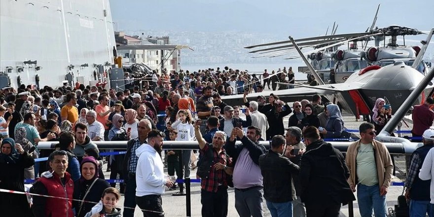 İzmir'deki TCG ANADOLU'ya ziyaretler devam ediyor