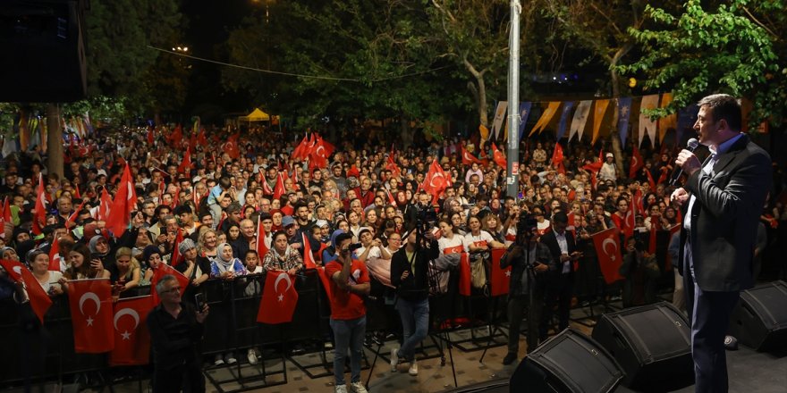 AK Parti'li Dağ ve İnan, İzmir'de düzenlenen mitingde konuştu