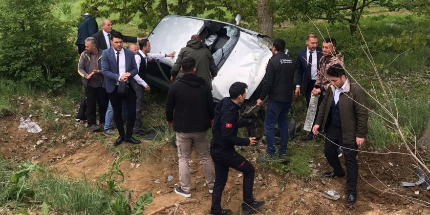 Simav’da devrilen otomobilin sürücüsü yaralandı