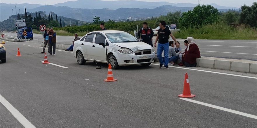 İzmir'de otomobille çarpışan motosikletin sürücüsü öldü