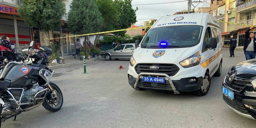 İzmir'de silahlı kavgada 1 çocuk öldü, 2 kişi yaralandı
