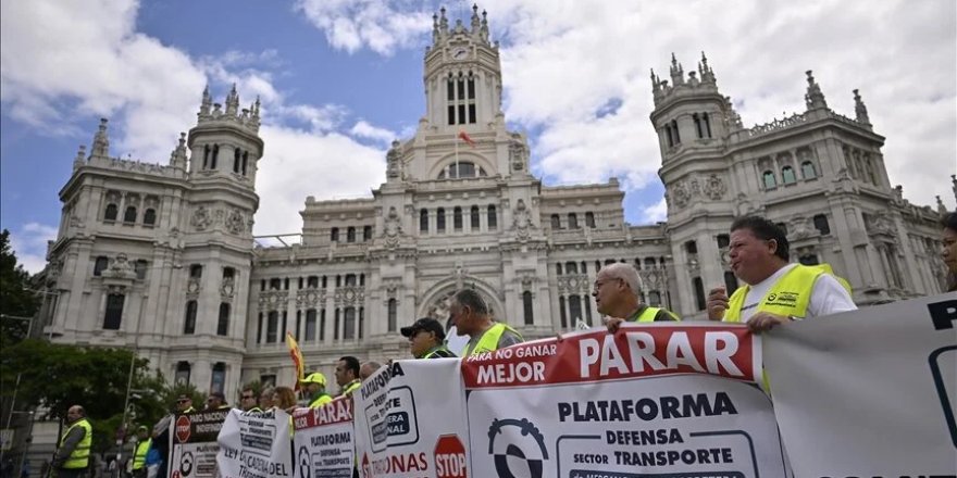 İspanya'da köylüler, kırsal yaşamın ve ekonominin korunması için Madrid'e yürüdü
