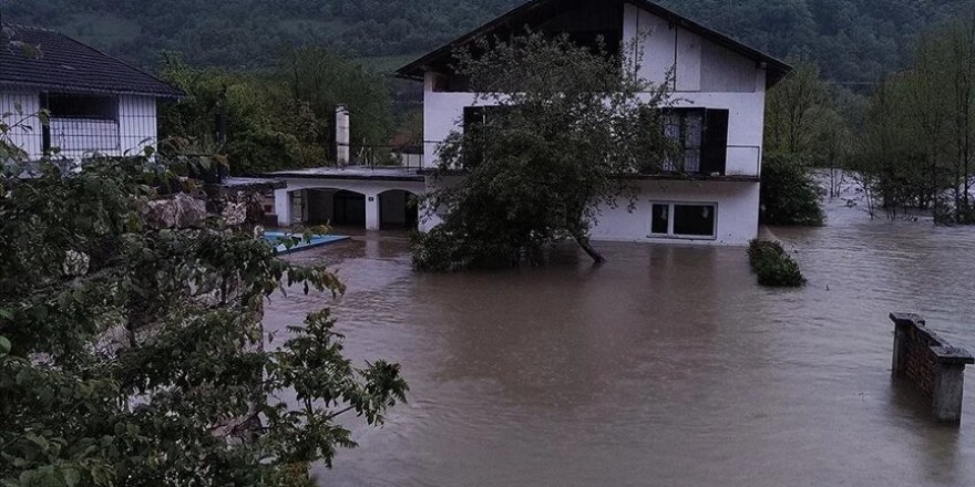 Bosna Hersek ve Hırvatistan'da şiddetli yağışlar sele neden oldu