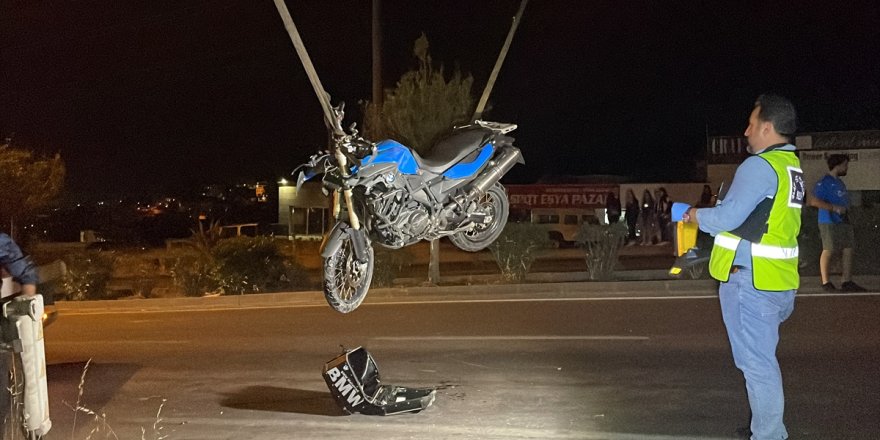 Bodrum'da aydınlatma direğine çarpan motosikletin sürücüsü öldü