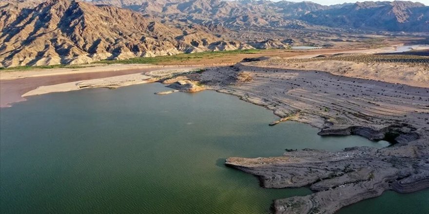 Son 30 yılda dünyadaki büyük göllerin yüzde 53'ü küçüldü