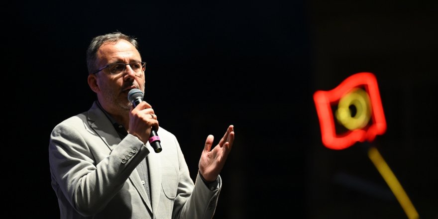 Bakan Kasapoğlu, İzmir'de 13. Emiralem Çilek Festivali'nde konuştu