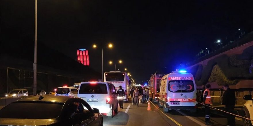 Maltepe'de aracın yol kenarında çalışan İBB işçilerine çarpması sonucu 4 kişi öldü