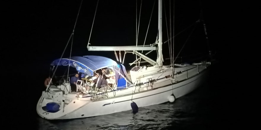 İzmir açıklarında bir lüks yelkenliye yasa dışı geçiş operasyonu