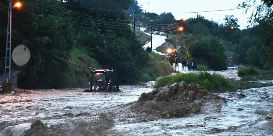 Samsun’un Vezirköprü ilçesinde sağanak sele neden oldu