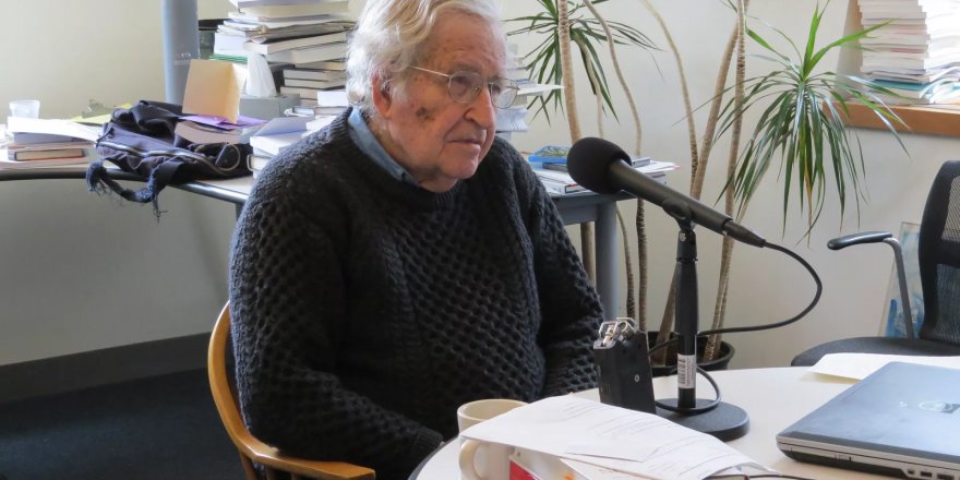 Amerikalı düşünür Chomsky: Avrupa, ABD'nin hakim olduğu sistem içinde kalırsa muhtemelen gerileyecek