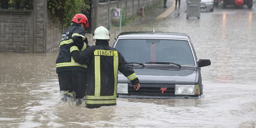 Sağanak bazı illerde taşkınlara ve su baskınlarına yol açtı