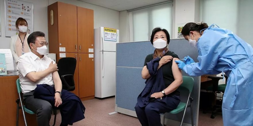 Güney Kore Cumhurbaşkanı Jae-in ve eşi koronavirüs aşısı oldu