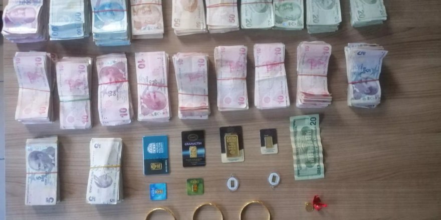 Konya'da yaşlı kadının unuttuğu 400 bin lira ile dolu poşet, çöp kutusunda bulundu
