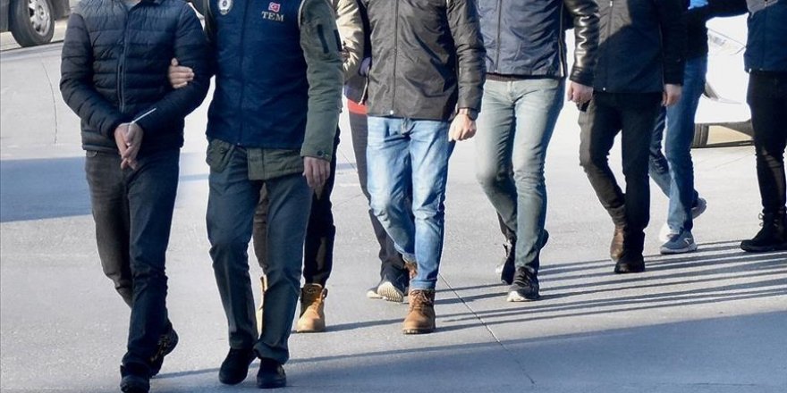 İzmir merkezli FETÖ operasyonunda 23 şüpheli hakkında gözaltı kararı