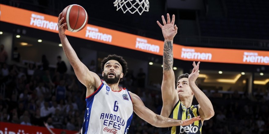 Türkiye Sigorta Basketbol Süper Ligi'inde Anadolu Efes ilk finalist oldu