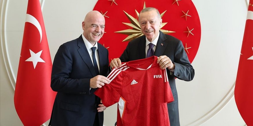 Cumhurbaşkanı Erdoğan, FIFA Başkanı Infantino ve UEFA Başkanı Ceferin'i kabul etti