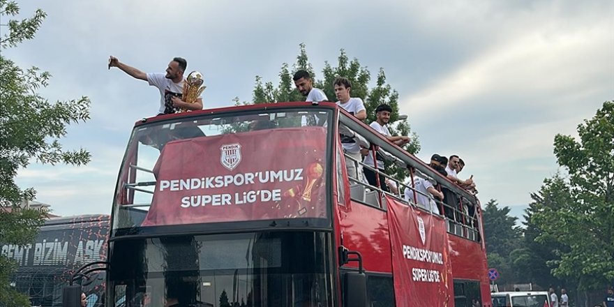 Süper Lig'e yükselen Pendikspor, bu başarısını Pendiklilerle kutladı