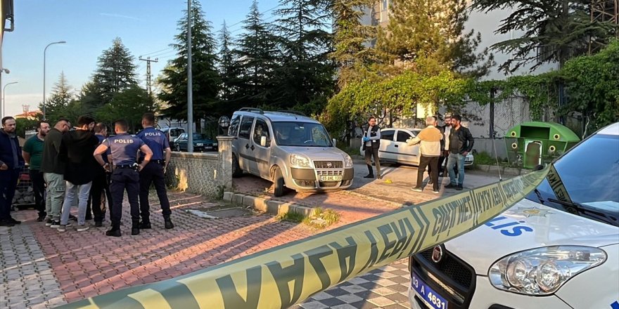 Afyonkarahisar'da çıkan silahlı kavgada 3 kişi yaralandı