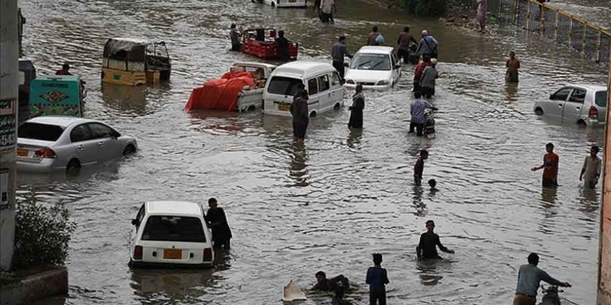 Pakistan'da yaklaşan Biparjoy siklon fırtınası sebebiyle tahliye işlemi başladı