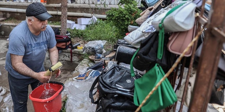 Sağanak nedeniyle su baskınlarının olduğu Çankaya'da temizlik çalışmaları sürüyor