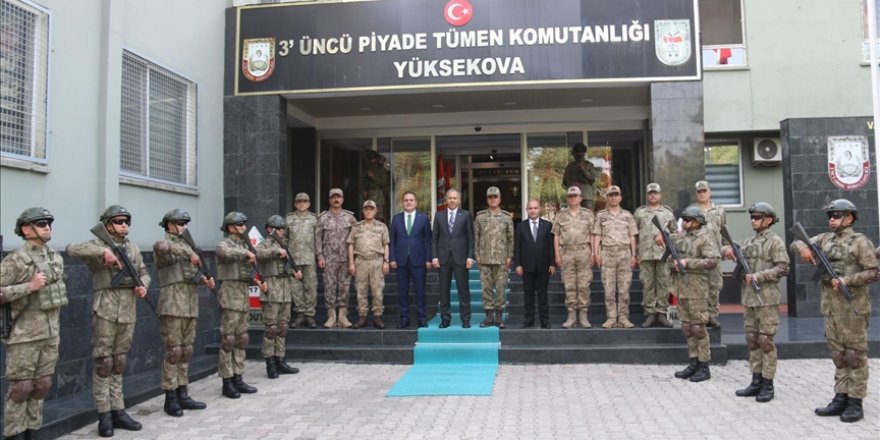 İçişleri Bakanı Yerlikaya, Hakkari'de ziyaretlerde bulundu