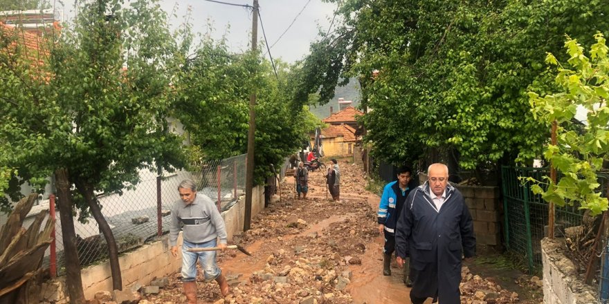 Denizli'de sağanak hayatı olumsuz etkiledi