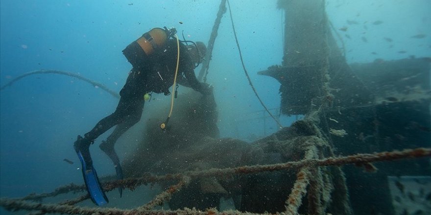 Karaburun'da 30 metre derinlikteki batıktan "hayalet ağ" topladılar