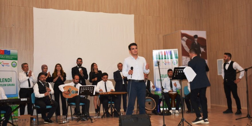 Selendi HEM Türk Müziği Korosu konser verdi