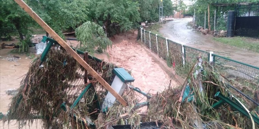 Kayseri ve Yozgat'ta sağanak hayatı olumsuz etkiledi