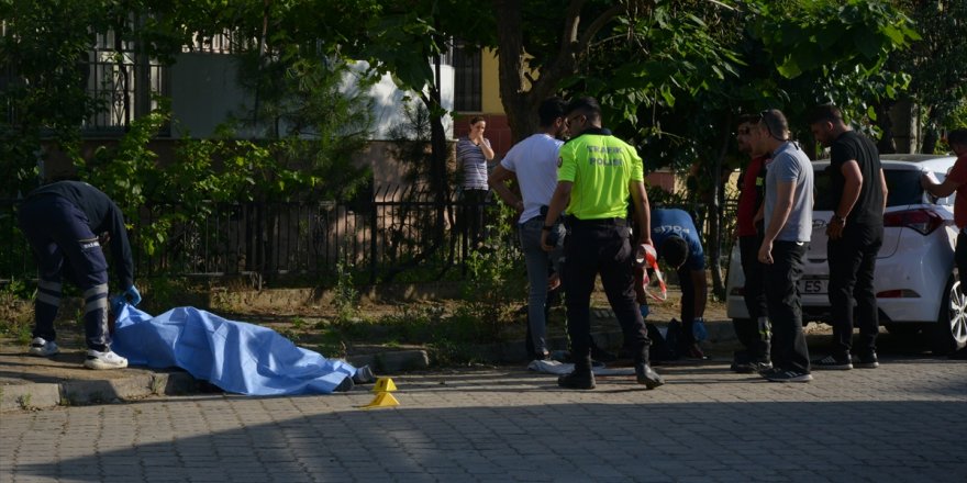 Manisa'da bir kişi eski eşini tabancayla öldürdü