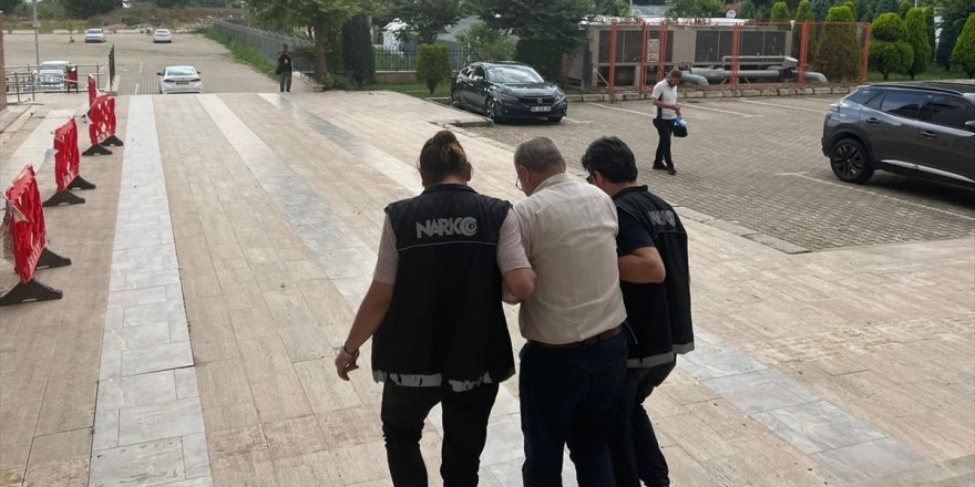 İzmir'de cezaevine uyuşturucu sokmaya çalıştığı öne sürülen avukat tutuklandı