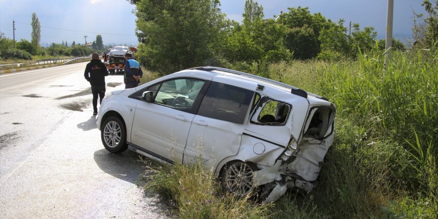 Uşak'ta trafik kazasında 5 kişi yaralandı