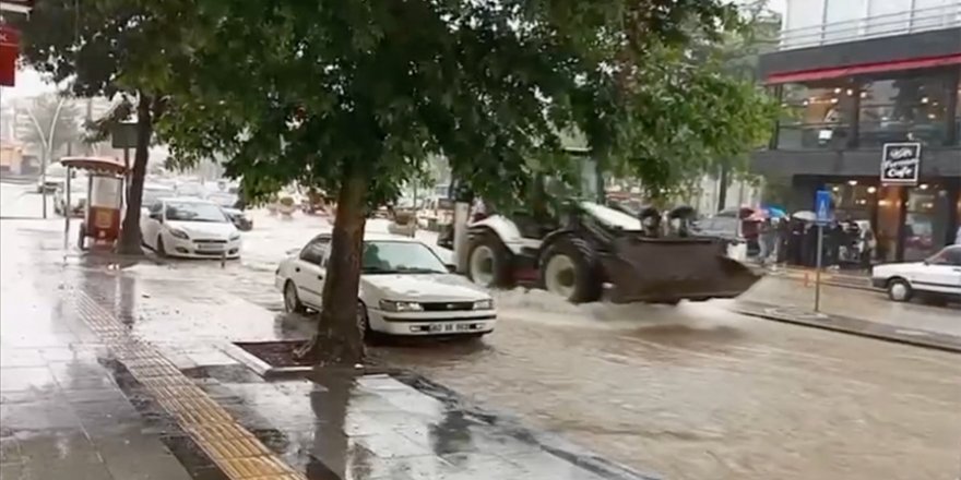 Tokat'ta sağanak, Yeşilyurt ilçesinde dolu etkili oldu