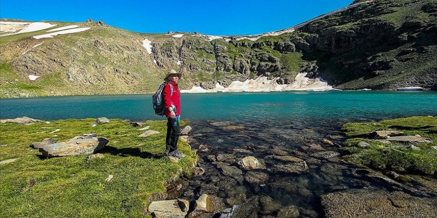 Van'da doğaseverler Norduz Yaylası ve Çalyan Gölü çevresini gezdi