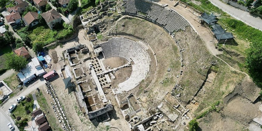 Kazı çalışmalarının sürdüğü Prusias ad Hypium Antik Kenti, FPV dron ile görüntülendi