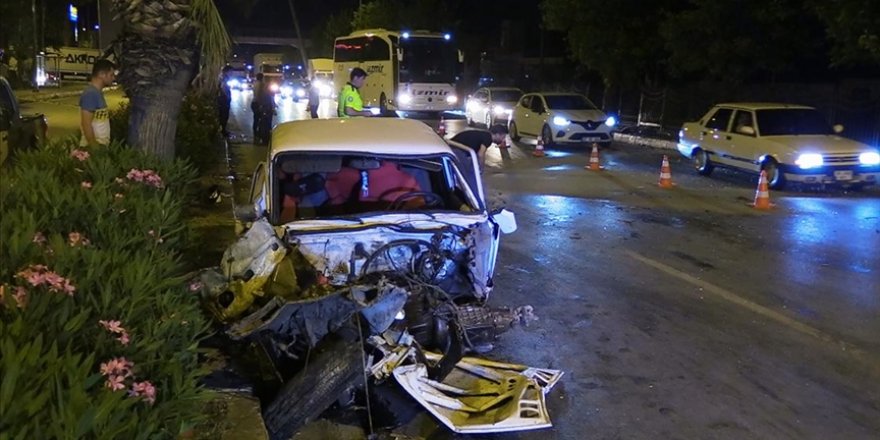 Antalya'da zincirleme trafik kazasında 5 kişi yaralandı