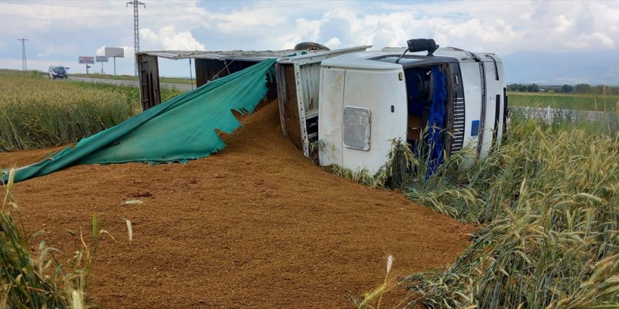 Bolvadin'deki trafik kazalarında 3 kişi yaralandı