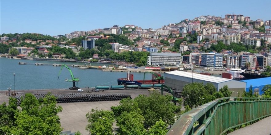 Zonguldak'ta kuru yük gemisinin altında mayın olduğu iddiası ekipleri harekete geçirdi