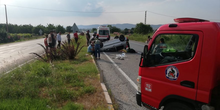 Denizli'de takla atan otomobildeki 2 kişi yaralandı